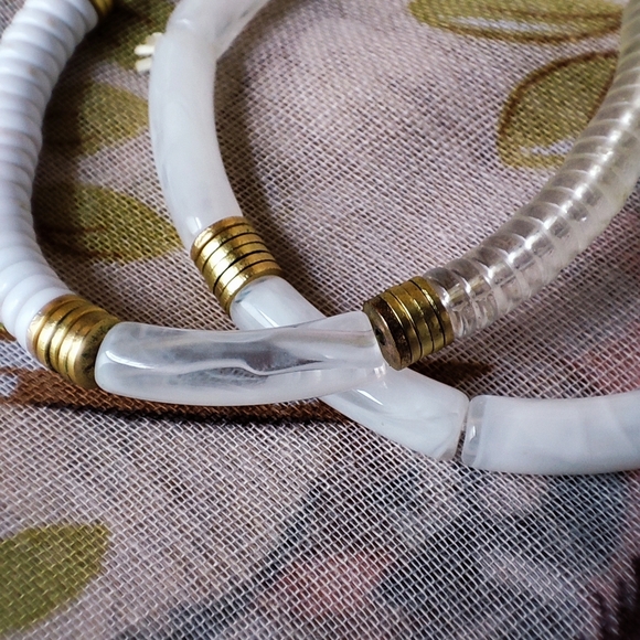 Long Vintage Faceted Swirled White Lucite Chunky Necklace Pink Knotted Cord EUC - Picture 15 of 16